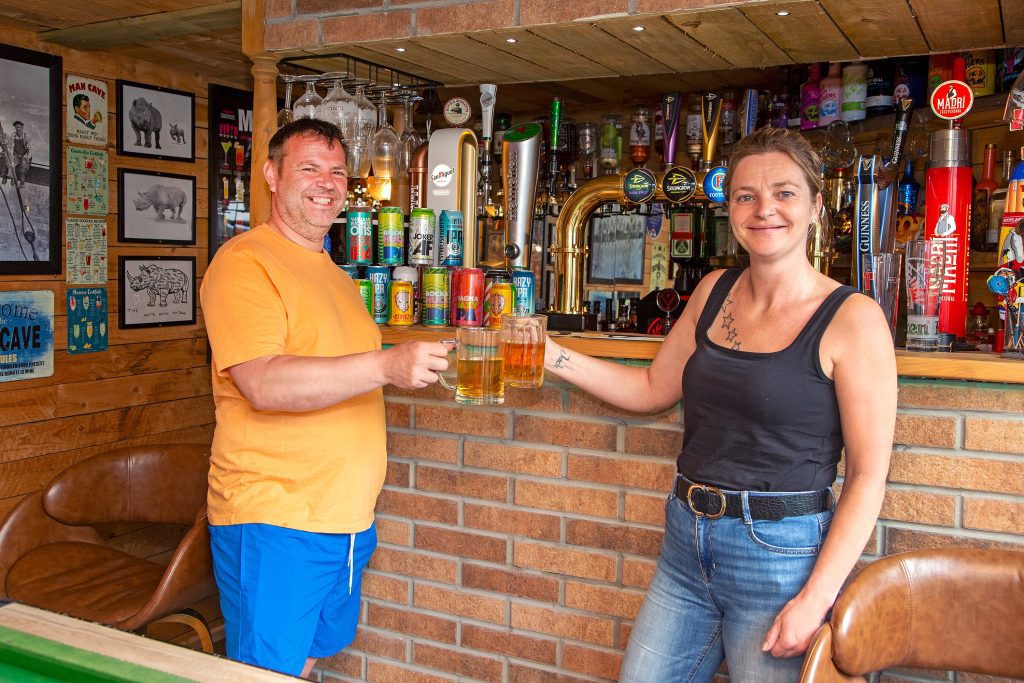 DUMFRIES COUPLE WIN BEST AT-HOME BAR 2024 AWARD