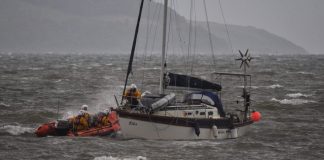 Stranded Yacht Rescued at Lochryan